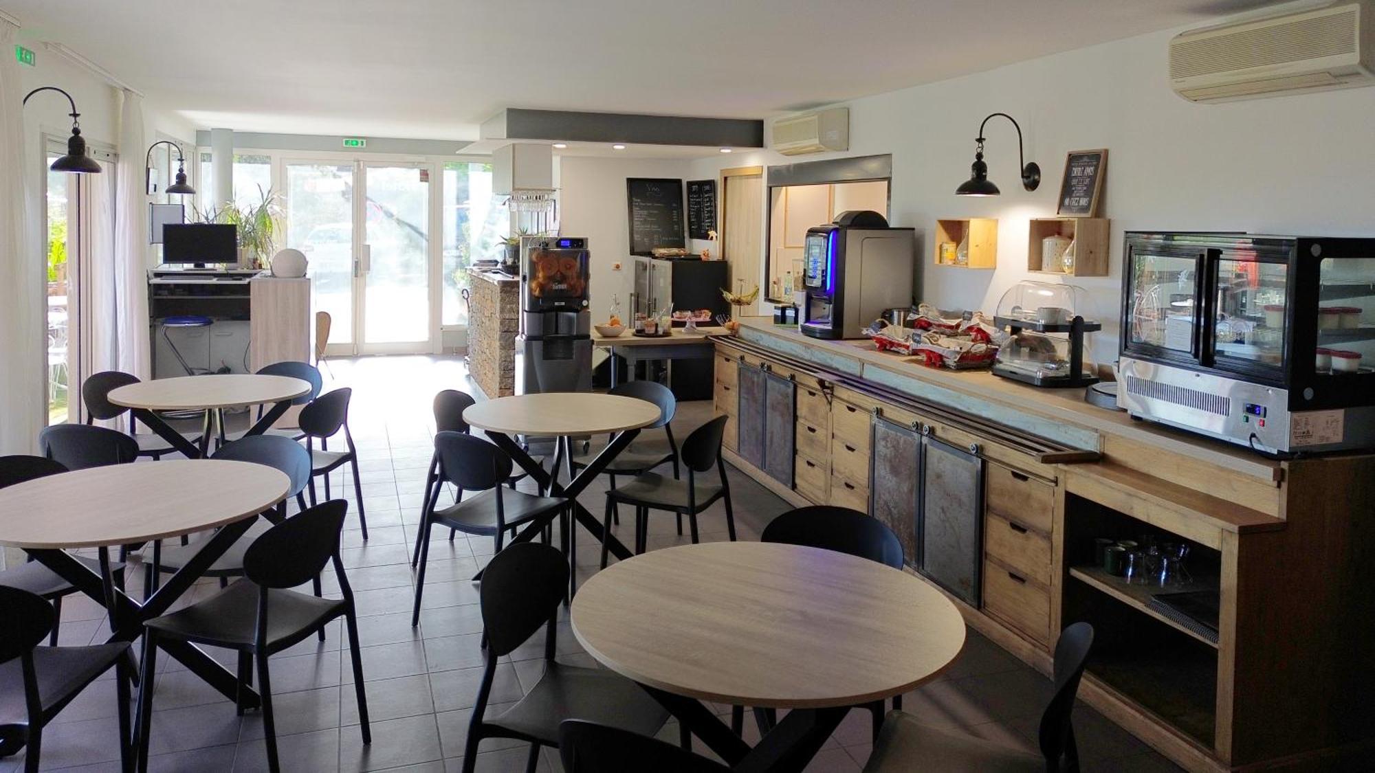 Hotel Le Vanseen Les Vans Kültér fotó